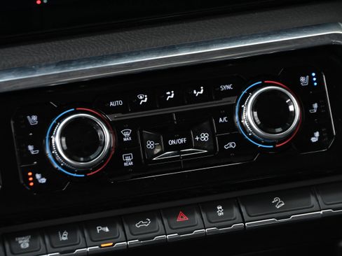 Used 2024 GMC Sierra 2500 Denali w/ Denali Reserve Package image 19