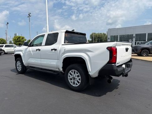 Used 2024 Toyota Tacoma SR AWD/4WD image 5