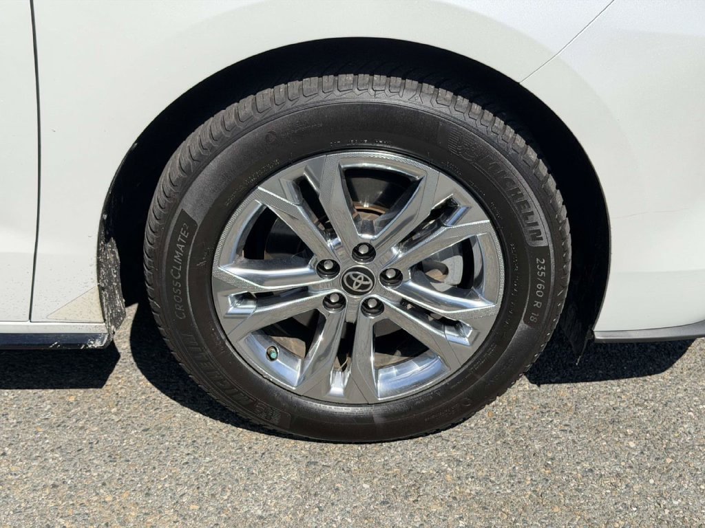Used 2022 Toyota Sienna Platinum AWD/4WD image 25
