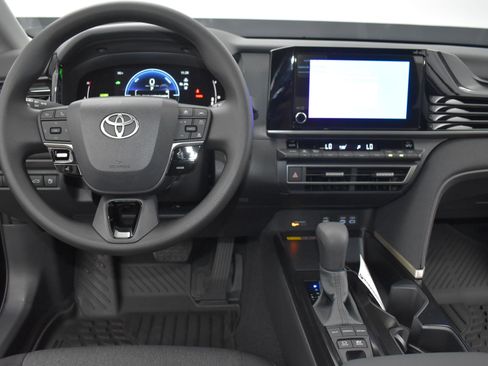 Used 2025 Toyota Camry LE image 20