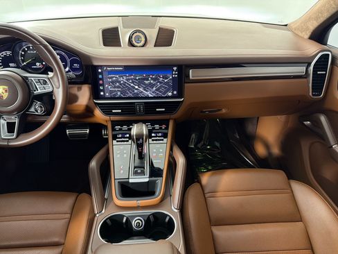 Certified 2022 Porsche Cayenne Turbo S AWD/4WD image 28