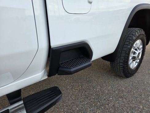 Used 2024 Chevrolet Silverado 2500 LT image 24