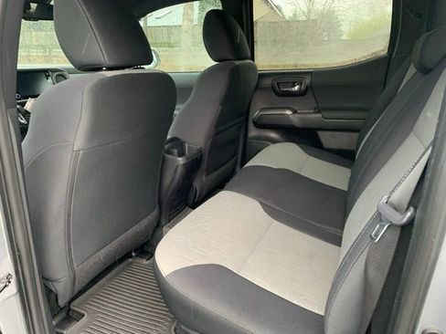 Used 2021 Toyota Tacoma TRD Off-Road w/ Technology Package image 13