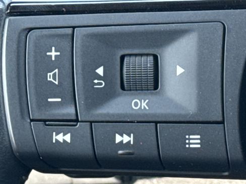 Used 2023 Nissan Rogue SL AWD/4WD image 18