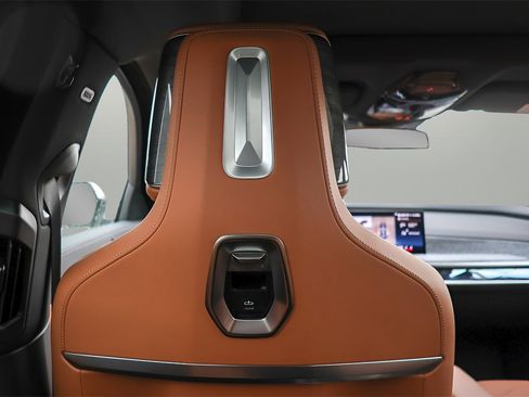 Used 2025 BMW 740i 740i w/ Premium Package image 24