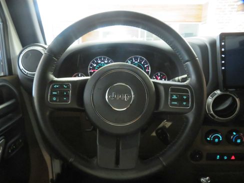 Used 2017 Jeep Wrangler Unlimited Sahara w/ Dual Top Group AWD/4WD image 35
