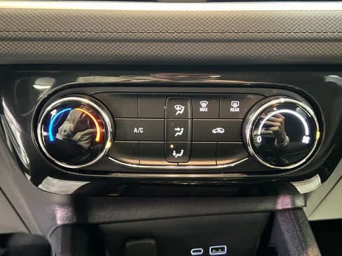 Used 2024 Chevrolet TrailBlazer LT FWD image 28