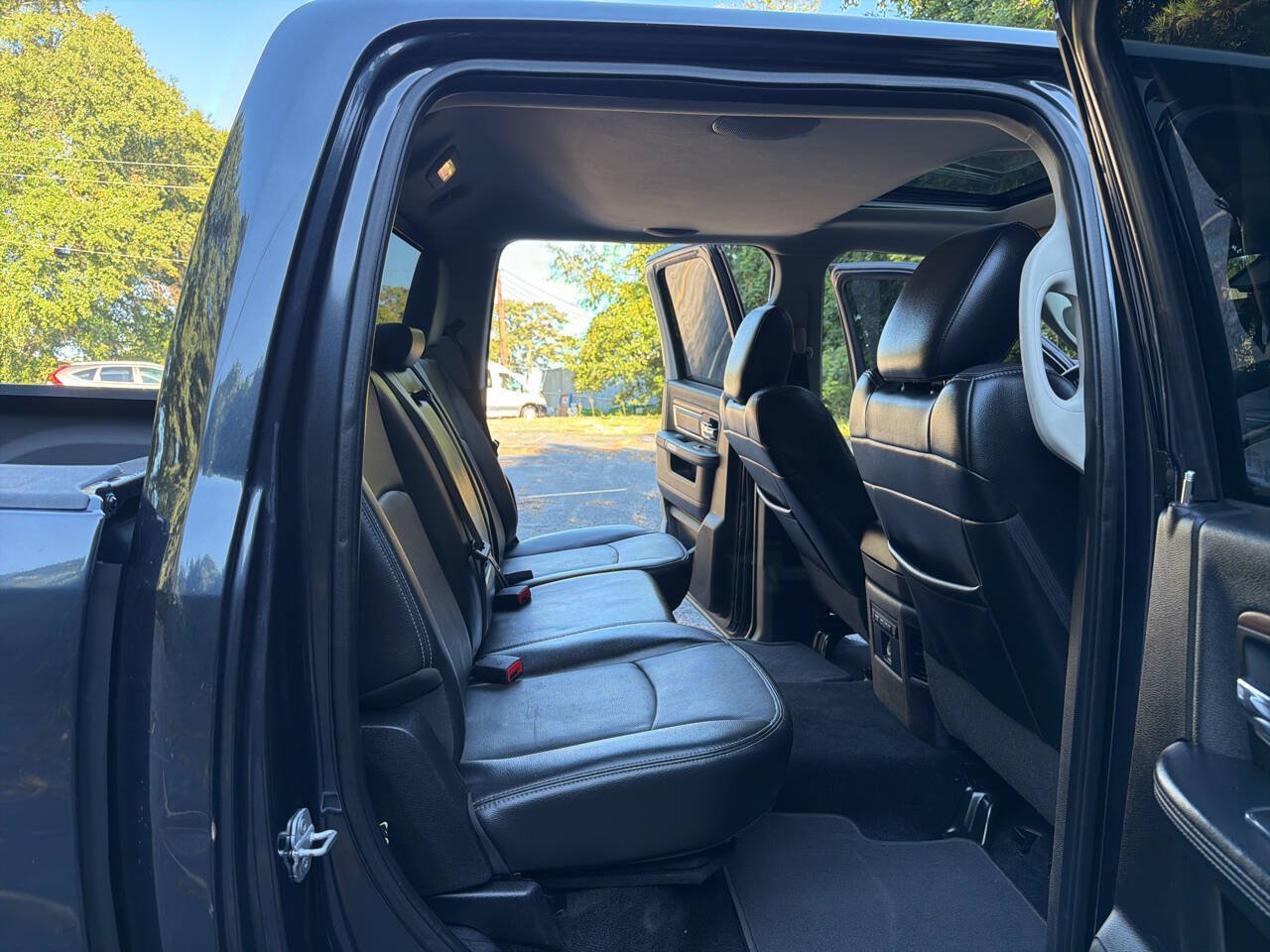 Used 2013 RAM 1500 Laramie w/ Convenience Group AWD/4WD image 21