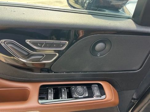 Used 2023 Lincoln Aviator Reserve w/ Equipment Group 201A RWD image 12