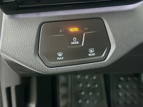 Used 2023 Volkswagen ID.4 2WD image 16