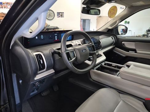 Used 2025 Ford Expedition Max Active AWD/4WD image 13