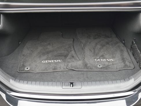 Used 2024 Genesis G70 2.5T w/ Sport Prestige Package image 9