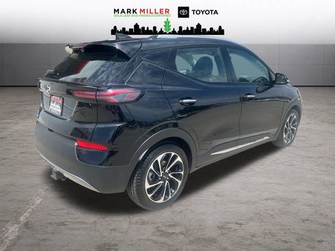 Used 2023 Chevrolet Bolt EUV Premier w/ Sun & Sound Package FWD image 6