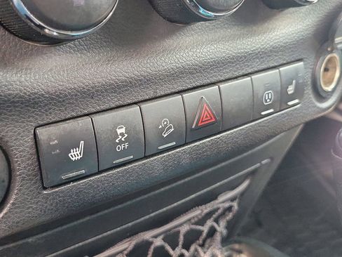 Used 2018 Jeep Wrangler Unlimited Sahara image 18