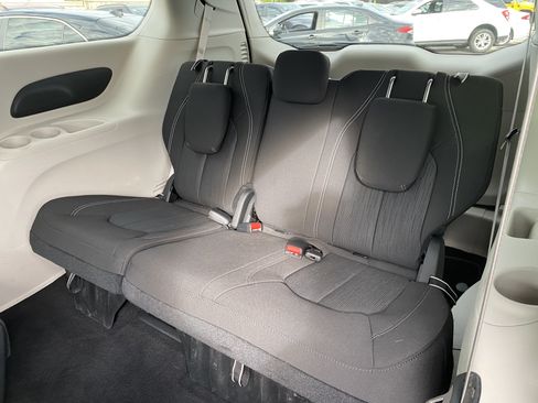 Used 2023 Chrysler Voyager LX FWD image 19