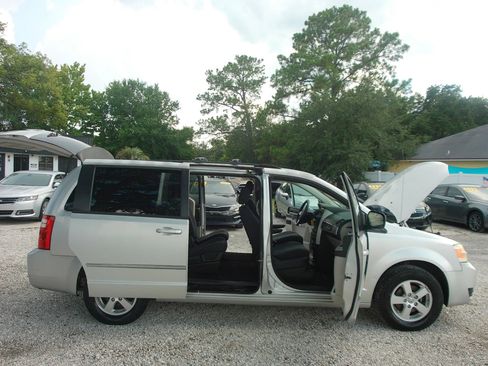 Used 2010 Dodge Grand Caravan SXT FWD image 31