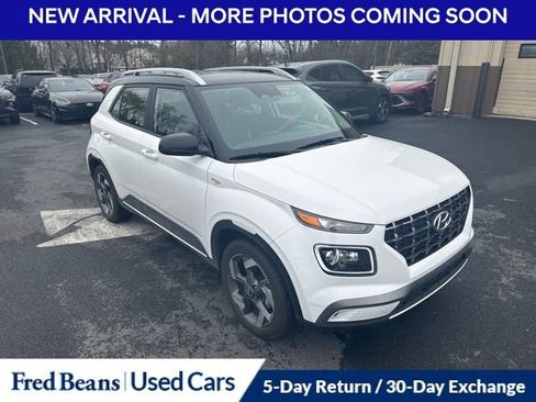 Used 2023 Hyundai Venue Limited image 2