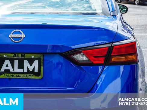 Used 2025 Nissan Altima 2.5 SV FWD image 13