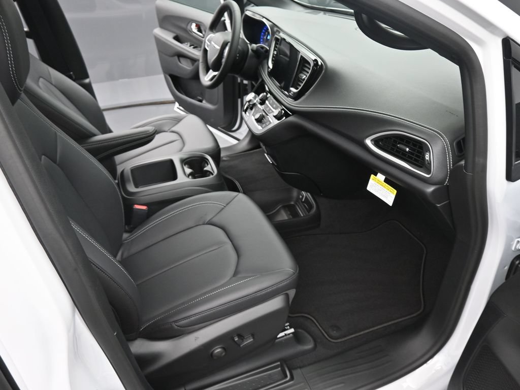 New 2026 Chrysler Pacifica Select FWD image 17