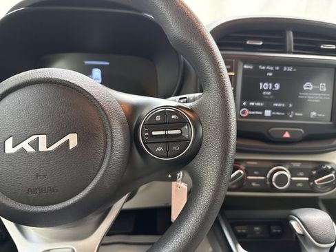 Certified 2025 Kia Soul LX w/ LX Technology Package FWD image 18