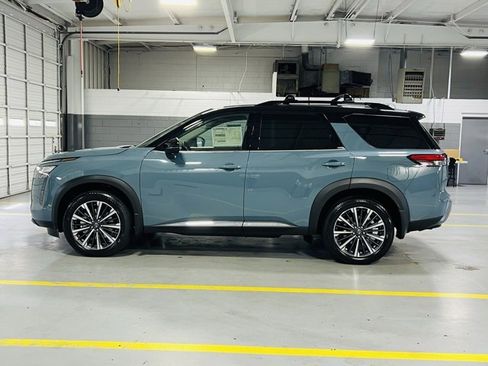 New 2026 Nissan Pathfinder Platinum image 17