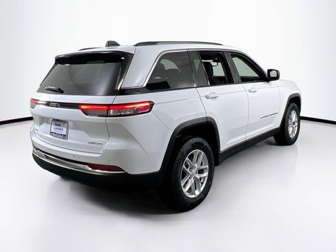 Used 2023 Jeep Grand Cherokee Laredo image 5