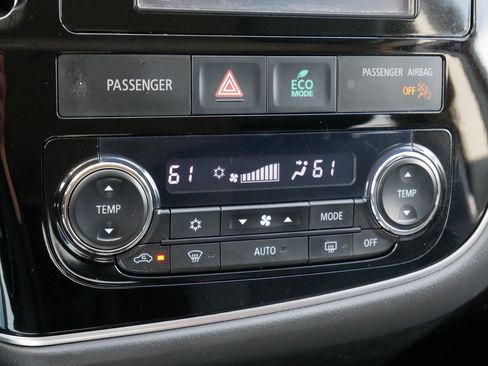 Used 2015 Mitsubishi Outlander SE FWD image 23