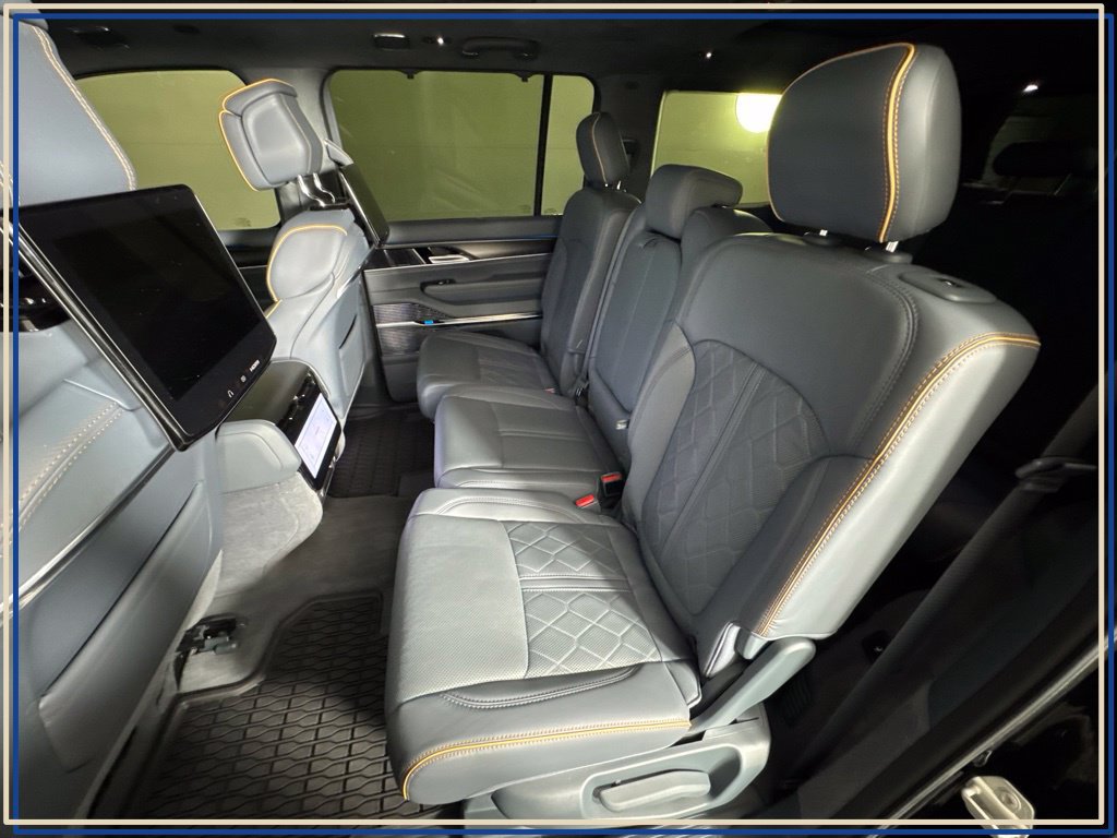 Used 2024 Jeep Grand Wagoneer Series III w/ Rear Seat Video Group 1 AWD/4WD image 29