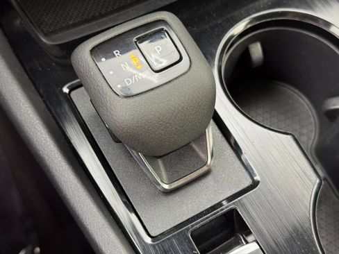 Used 2022 Nissan Rogue SV w/ SV Premium Package image 16