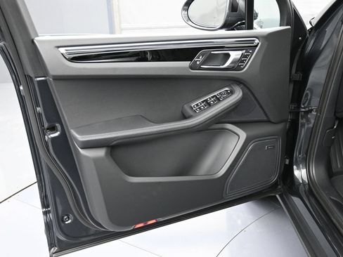 Certified 2026 Porsche Macan AWD/4WD image 15