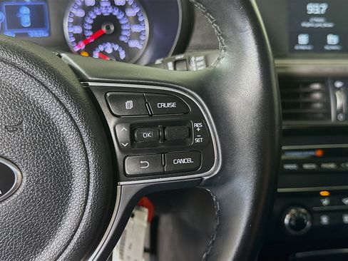 Used 2018 Kia Optima S image 13