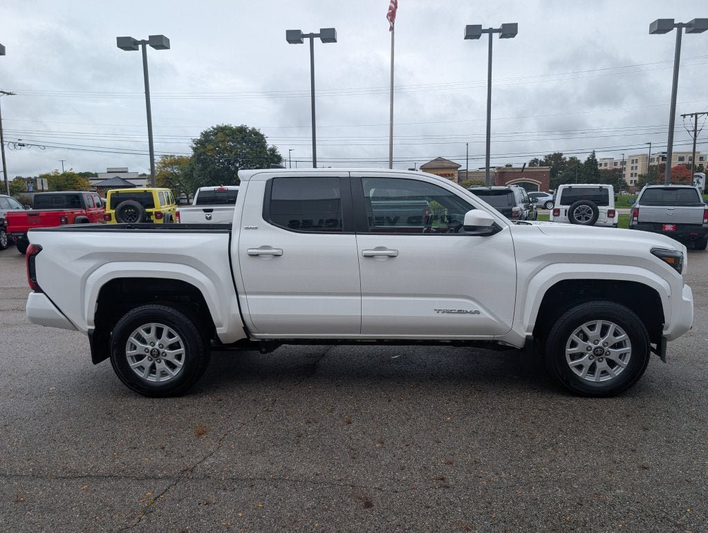 Certified 2025 Toyota Tacoma SR5 AWD/4WD image 8