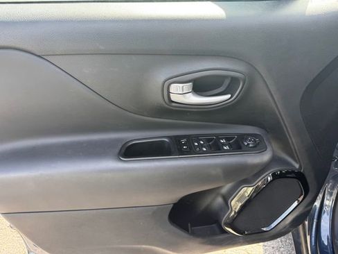 Used 2023 Jeep Renegade Altitude w/ Convenience Group I AWD/4WD image 20