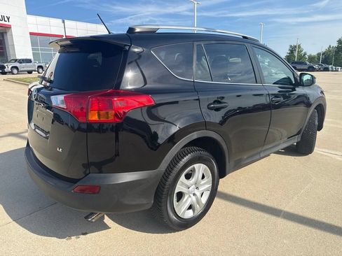 Used 2014 Toyota RAV4 LE FWD image 3