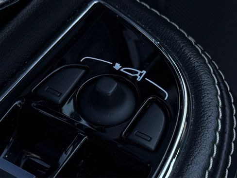 Used 2015 Jaguar XJ L Portfolio RWD image 44