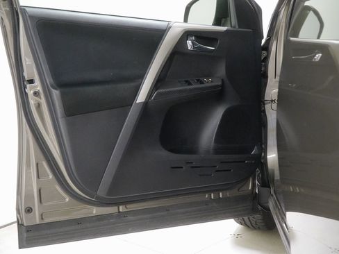 Used 2014 Toyota RAV4 XLE AWD/4WD image 17