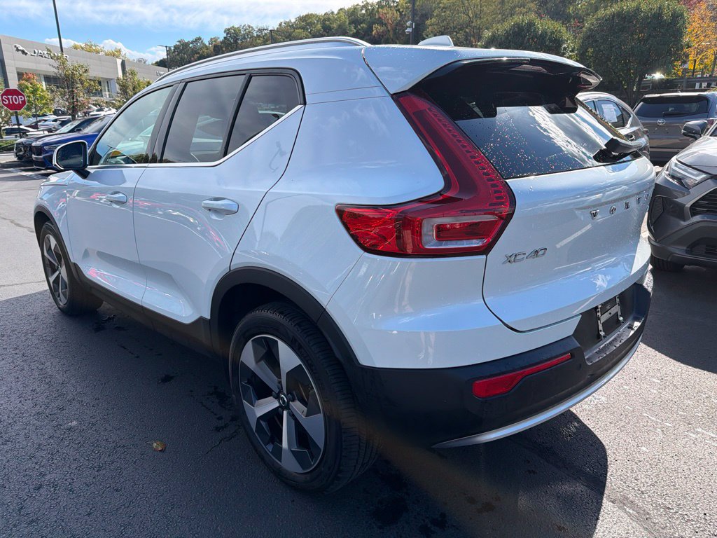 Certified 2024 Volvo XC40 B5 Core AWD/4WD image 2