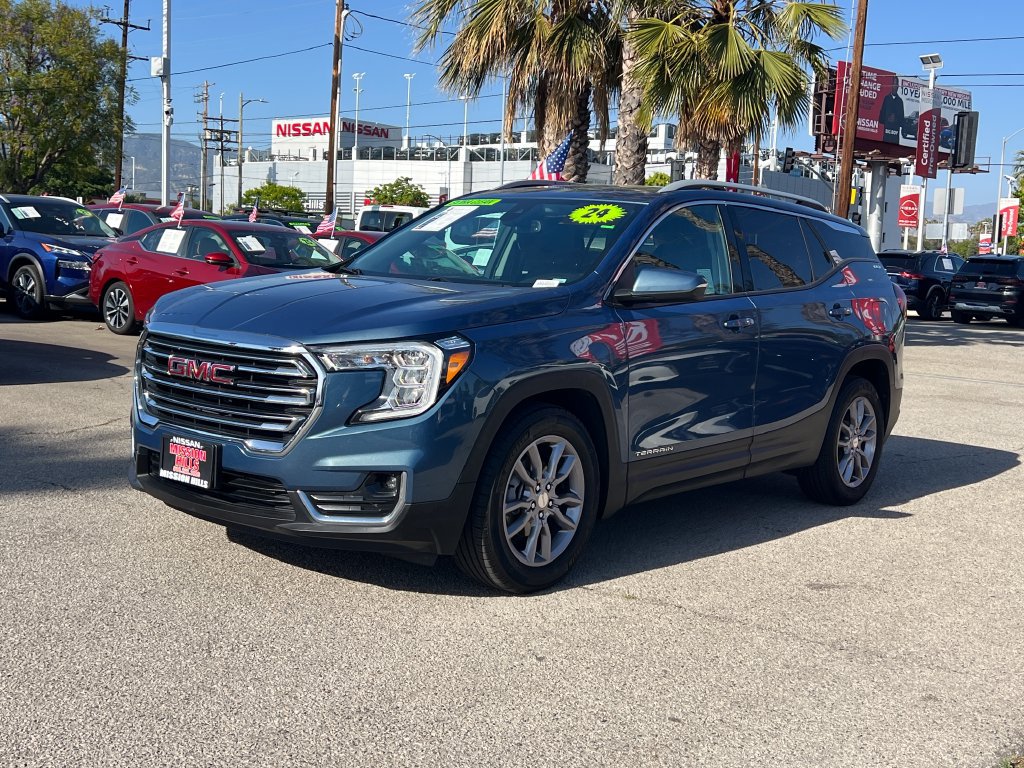 Used 2024 GMC Terrain SLT FWD image 2
