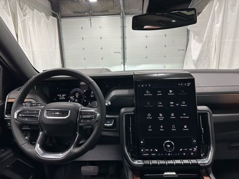 Used 2025 GMC Yukon Denali w/ Sun & Power Step Package image 16