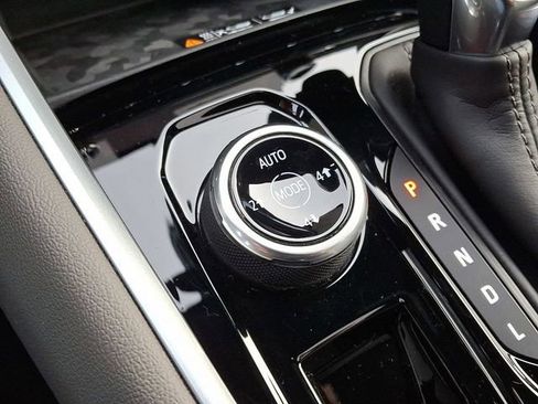 Used 2024 Chevrolet Colorado ZR2 w/ ZR2 Convenience Package III image 29