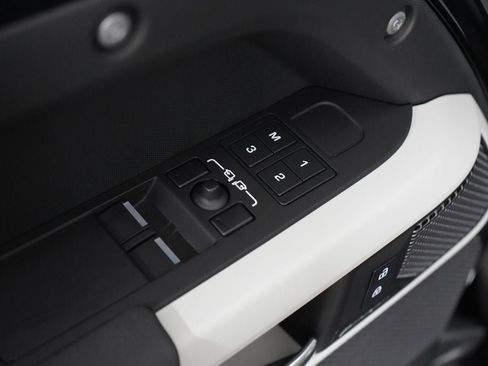 Used 2023 Land Rover Defender 90 S AWD/4WD image 19