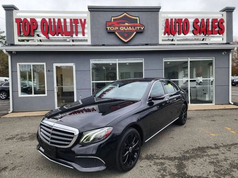 Used 2017 Mercedes-Benz E 300 4MATIC image 1