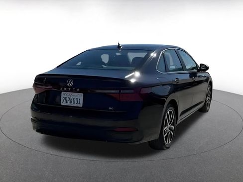 Used 2025 Volkswagen Jetta SE image 11