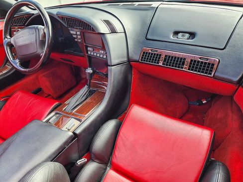 Used 1990 Chevrolet Corvette Convertible RWD image 24