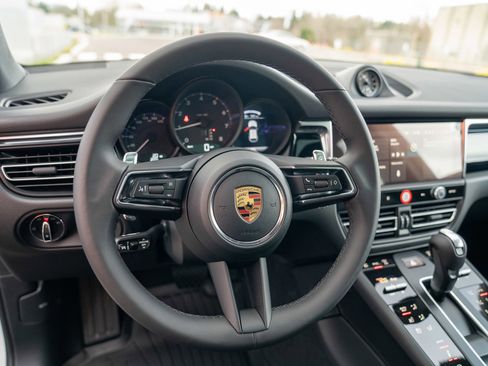 New 2026 Porsche Macan image 15