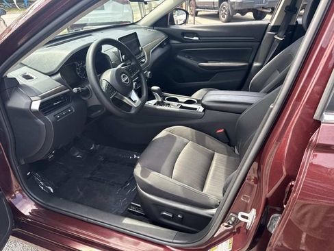 Used 2024 Nissan Altima 2.5 SV FWD image 21