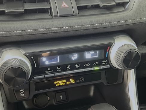 Used 2021 Toyota RAV4 LE image 26