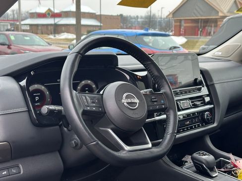 Used 2023 Nissan Pathfinder Platinum image 29