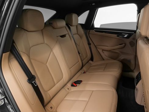 Used 2025 Porsche Macan image 25