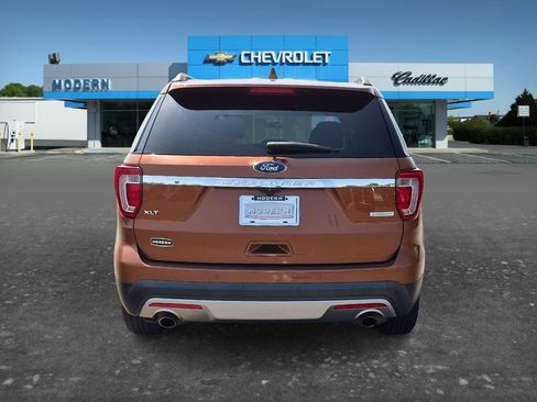 Used 2017 Ford Explorer XLT FWD image 4